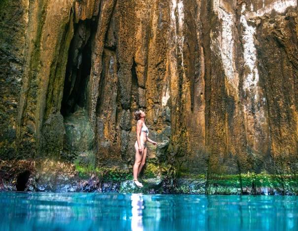 Swim in the Sawa-i-Lau Caves